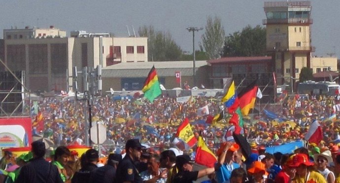 Miles De Epregrinos Esperan Al Papa Encuatro Vientos