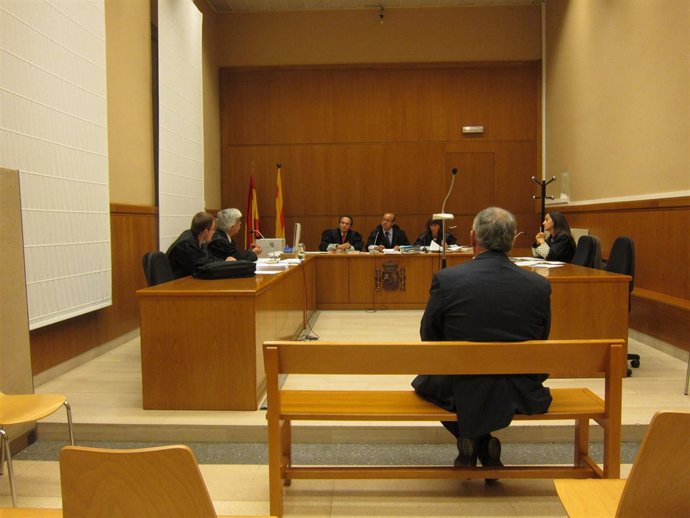 Diácono Juzgado Por Estafa