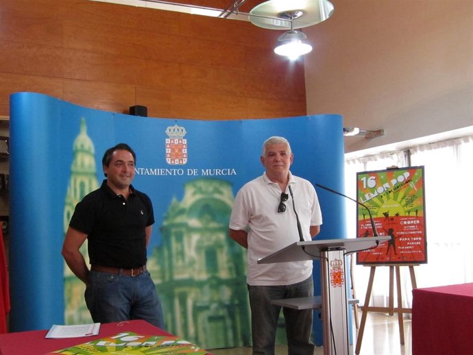 Concejal De Cultura Junto Con El Director Del Lemon Pop