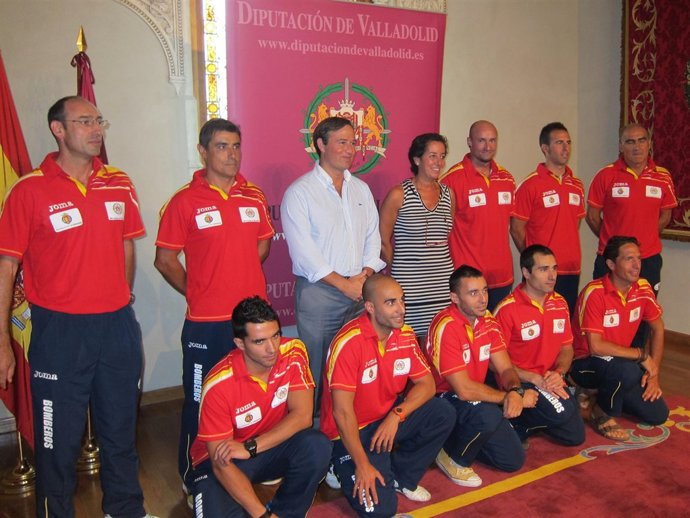 Bomberos Participantes En Los Juegos Mundiales, Junto A Gómez Y Cantalapiedra