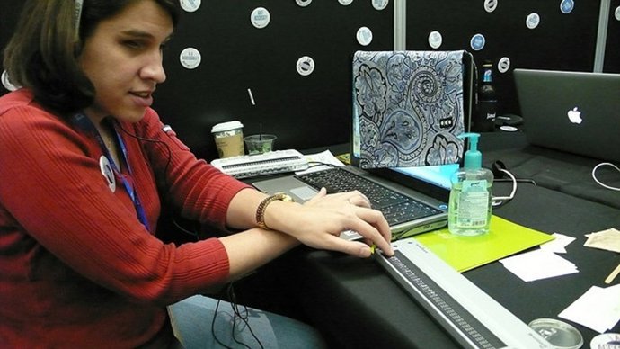 Joven Ciega, Internet