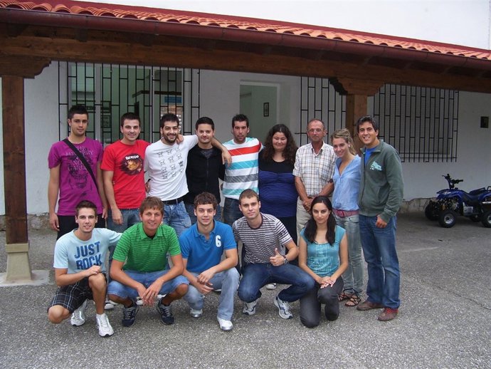 Representantes De La Junta Vecinal, La Asociación Juvenil Y Grupos