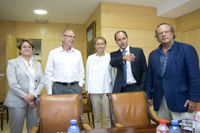 Diego Recibe A Los Agentes Sociales