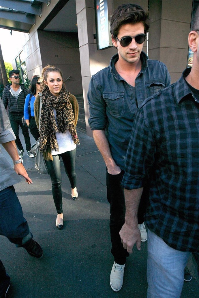 Miley Cyrus Y Su Novio Liam Hemsworth