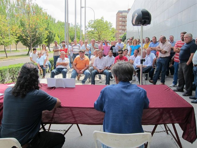 Asamblea De Cultivadores De Patata A Las Puertas De Agricultura