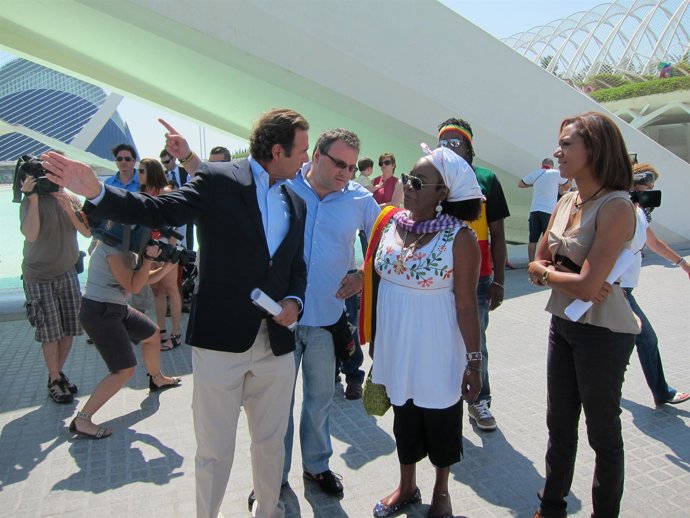 Marley Y Johnson En Su Visita A La Ciudad De Las Artes
