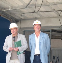 Antonio Escámez Y Miguel Ángel Serrano En La Ampliación  Del IES Torre Atalaya