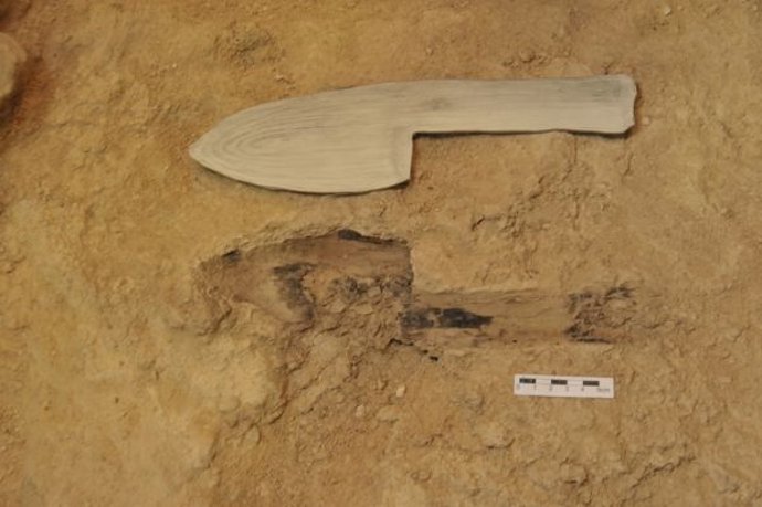 Útil De Madera Con Mango Más Antiguo Del Mundo              