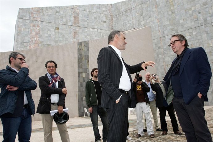 Roberto Varela Recibe, Na Cidade Da Cultura Aos Responsables De Womexfoto: Ana V