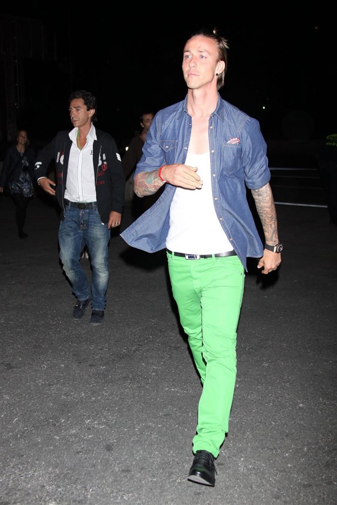 Guti Andando Por La Calle