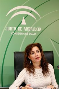 Montero dice que la Ley Muerte Digna se está aplicando "con total normalidad en todos los centros sanitarios"