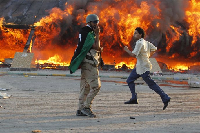 Bombardeo De Los Gadafistas Sobre Trípoli