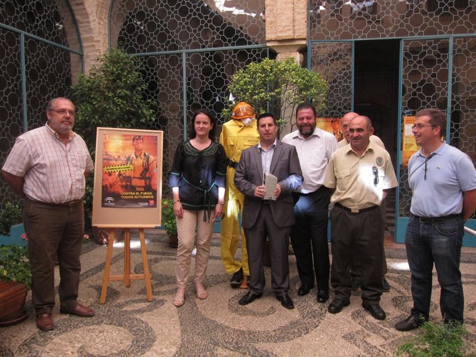 Entrega De Material Contra Incendios En Córdoba