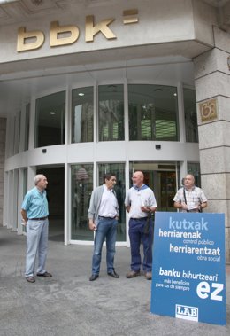 Acto De Protesta De LAB Contra La Fusión De Las Cajas Vascas