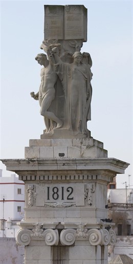 Monumento A Las Cortes De Cádiz En La Plaza De España 