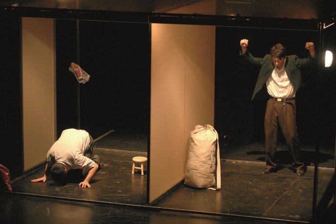 Actores De La Obra En Una De Sus Representaciones Anteriores