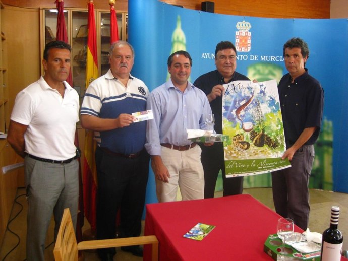 Presentación De La Muestra Del Vino Y La Alimentación