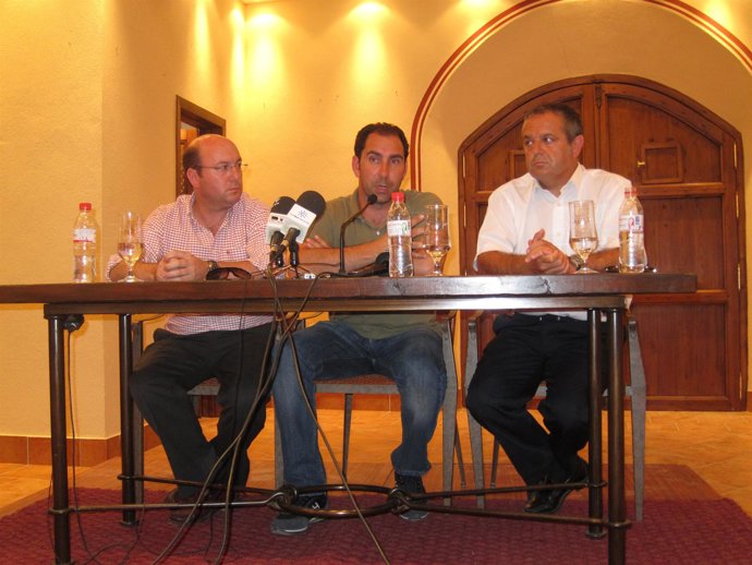 Capitán Equipo Copa Davis, Albert Costa, Rafael Navas Y Salvador Fuentes