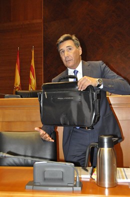 El Consejero De Sanidad, Bienestar Social Y Familia De Aragón, Ricardo Oliván