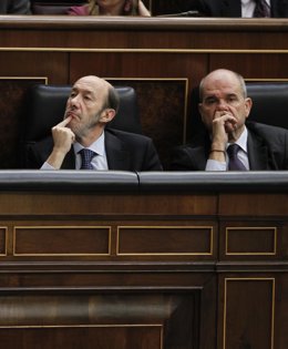 Alfredo Pérez Rubalcaba y Manuel Chaves en el Congreso