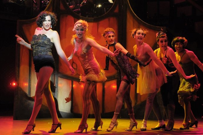 Fiesta De Cabaret Para Cerrar El Ciclo Cultural 21 Grados De La US