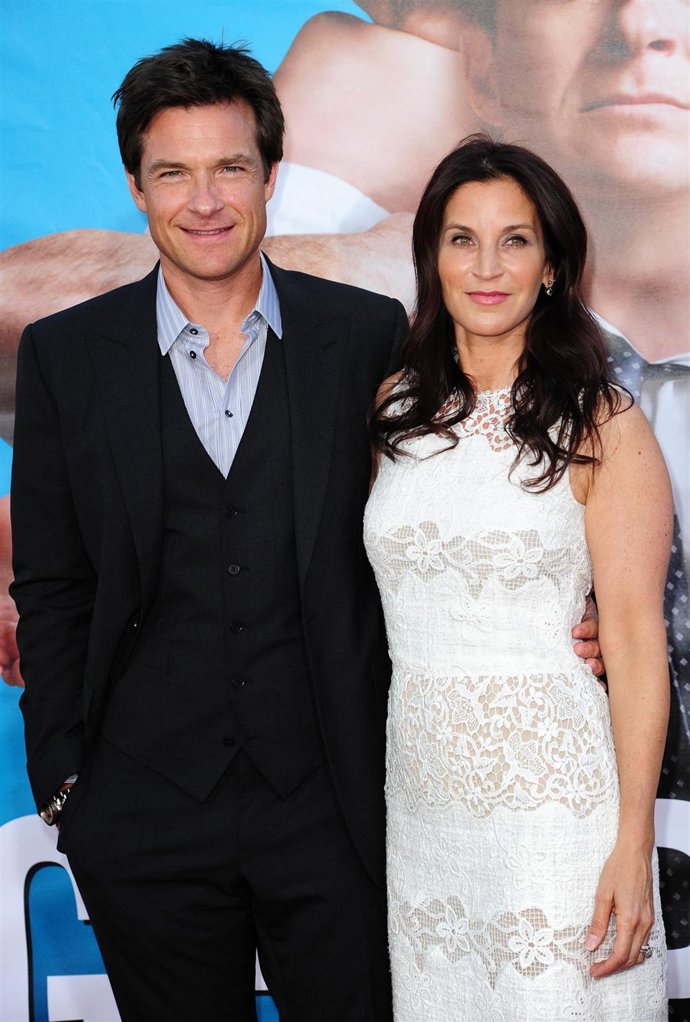 Posado De Jason Bateman Y Amanda Anka 