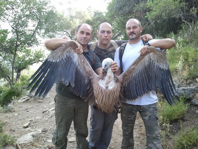 Miembros De La Sociedad Deportiva Con El Buitre