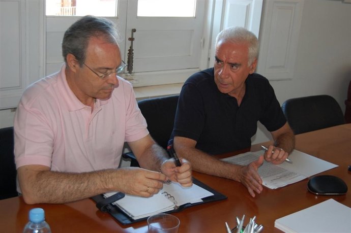 Reunión Consejero Turismo, Deporte Y Comercio, Luciano Alonso, Y Durán (PSOE-A)