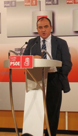 El Secretario De Organización Del PSCL, Pedro Muñoz