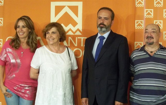 Presentación De La Obra '100 M2' En El Casyc