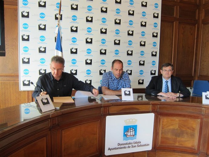 Jon Albizu Y Gerardo Lertxundi En Rueda De Prensa