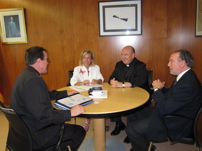 Primera Reunión Entre Dolores Serrat Y Manuel Ureña 