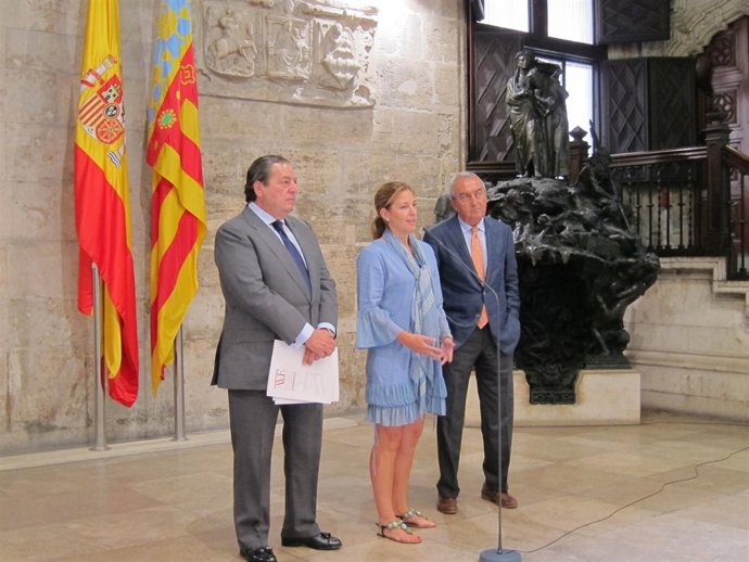 Sánchez De León Con Responsables De AVE Tras La Reunión Con Alberto Fabra