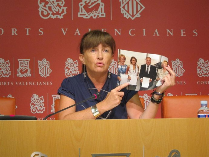 Cristina Moreno En La Rueda De Prensa De Las Corts