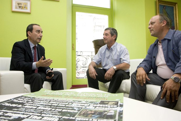 El Consejero De Cultura Recibe Al Alcalde De Marina De Cudeyo