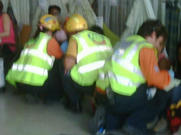 Atención A Intoxicados En El Metro