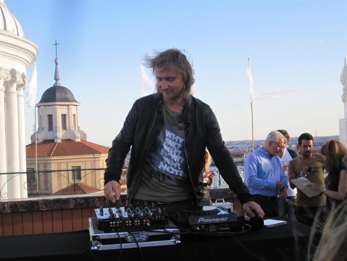 David Guetta Durante Su Sesión En Un Hotel De Madrid
