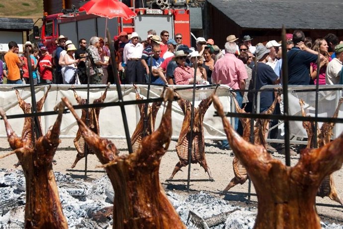 Corderos Asándose En La Anterior Edición 