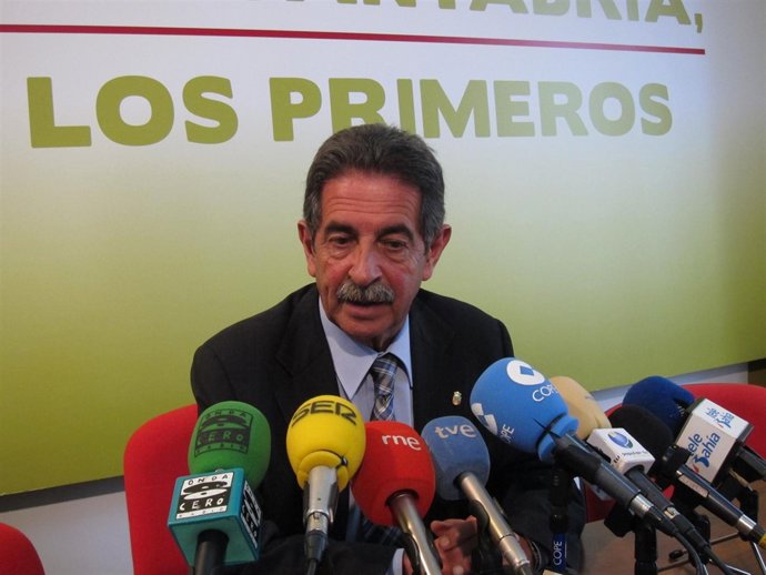 Revilla Durante La Rueda De Prensa