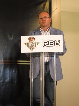 Pepe Mel En Una Rueda De Prensa 