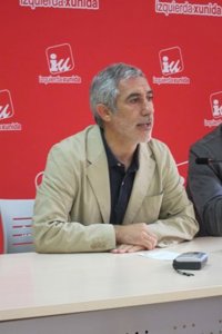 Llamazares dice que la extensión de los contratos temporales significa "el paraíso" de los empresarios