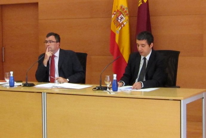 Consejero Ballesta Y Consejero De Cultura Y Turismo Dan Los Datos Del Consejo