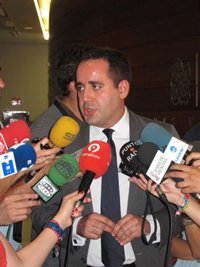 Alarte considera una "buena propuesta" que los "datos concretos" de deuda se fijen en una ley orgánica