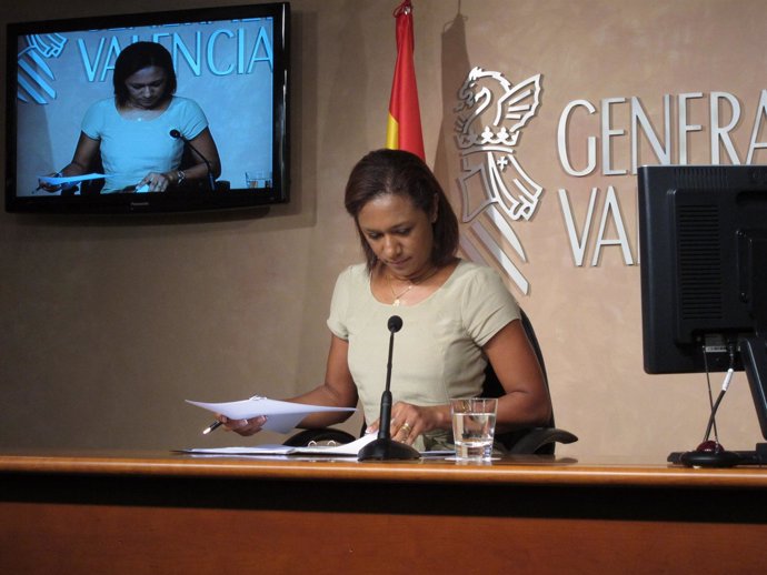 Lola Johnson En La Rueda De Prensa Tras El Pleno Del Consell