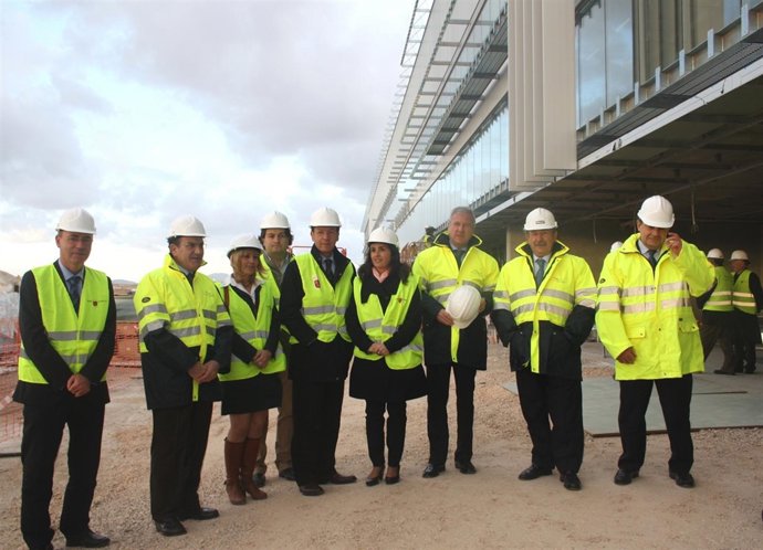 El presidente en el acceso a la Terminal del Aeropuerto Internacional