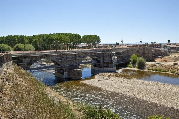 Las Obras Del Puente De Hospital De Órbigo (León)