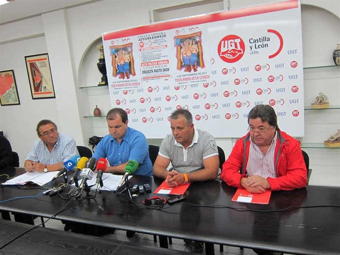 José Manuel Álvarez Maestro Y José Luis Alperi Jove En El Centro De La Imagen