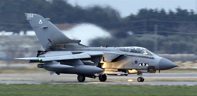 Avión de combate británico en una base de la OTAN