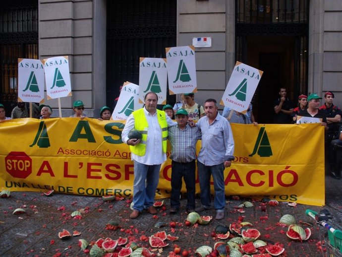 Protesta ASAJA Huesca Ante Consulado Francia En Barcelona