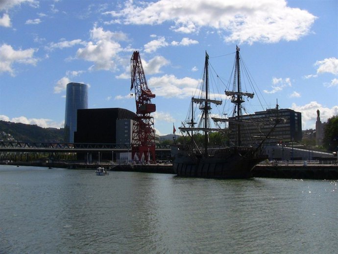 Galeón La Pepa En El Puerto De Bilbao